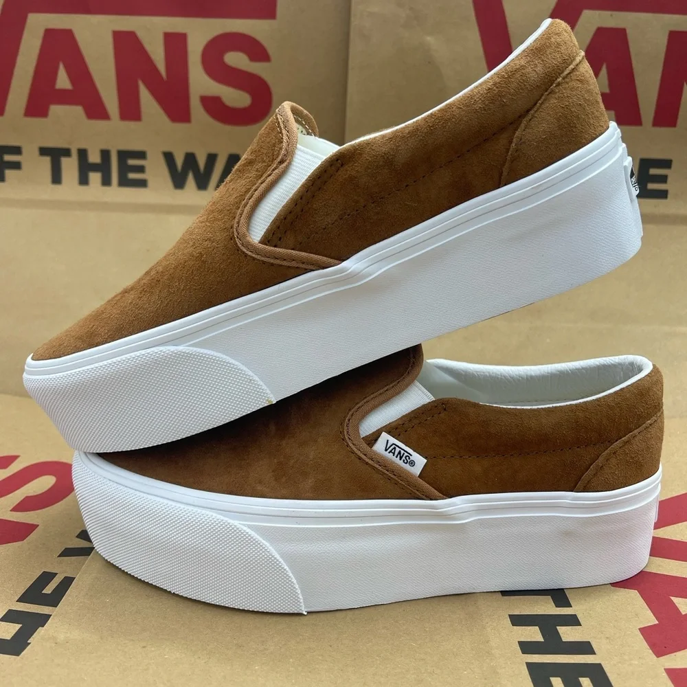 Vans NUBUCK Classic Slip-On Platform Shoe
Stackform Sneakers 
Nubuck Chipmunk - Picture 15 of 16